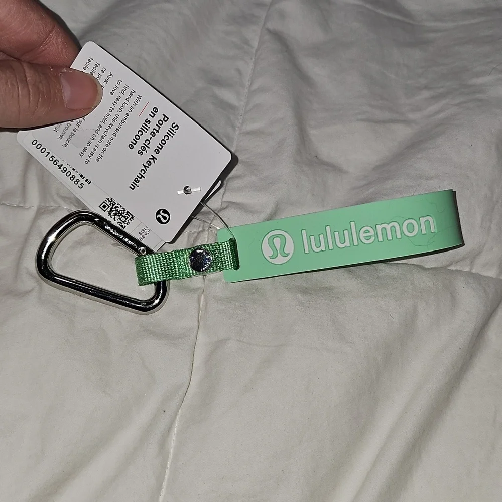 Lululemon Nwts SILICONE Keychain!! CTRL/WHT!! Beautiful!